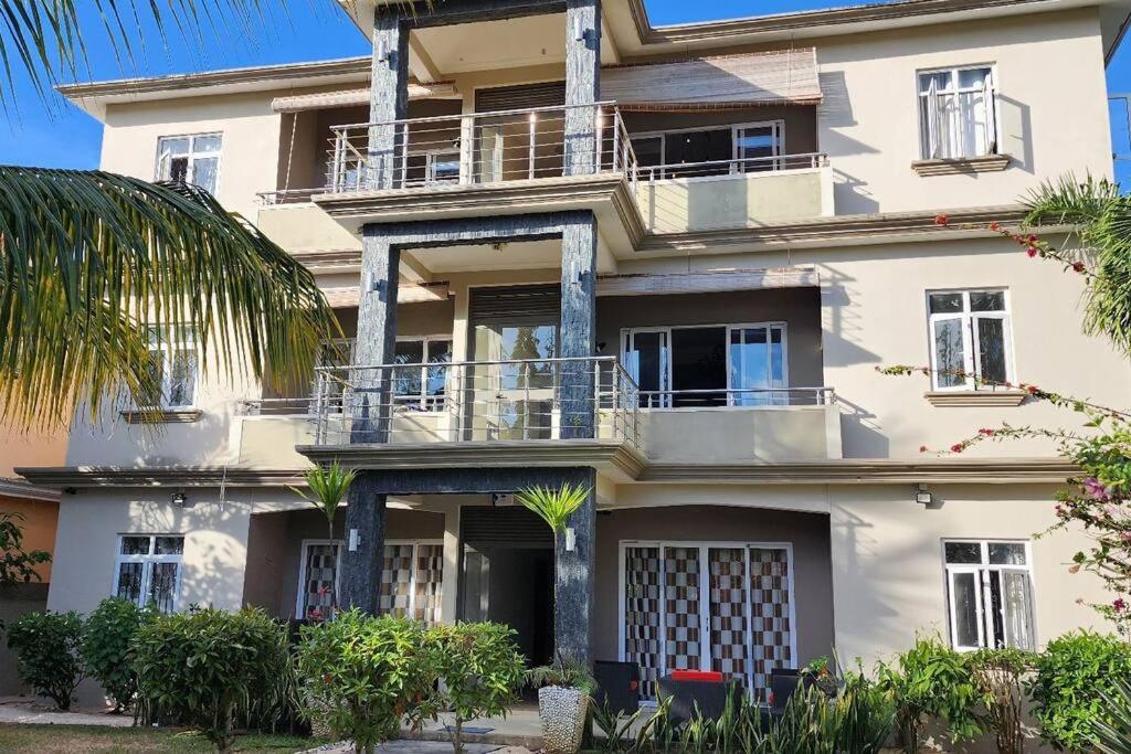 Number 8, 2Nd Floor, Pebble Bay Apartments グランベ エクステリア 写真